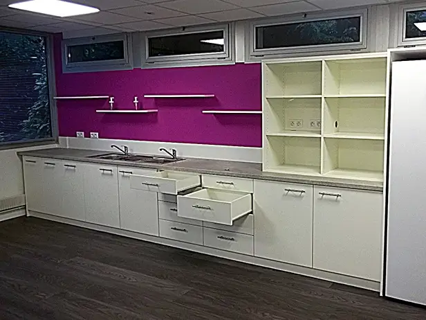 Qui fabrique et pose une cuisine sur mesure pour u