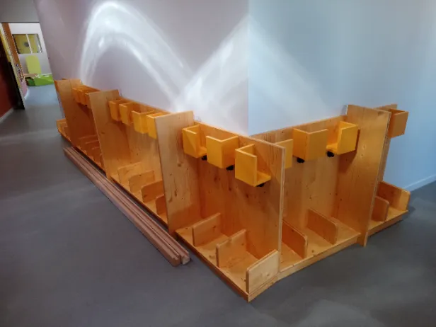 Ensemble de mobilier adapté aux crèchesRéalisation