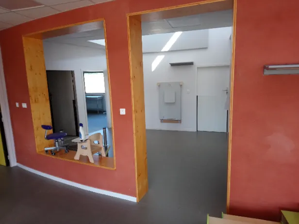 Habillage d'encadrement bétonDans ce projet situé 